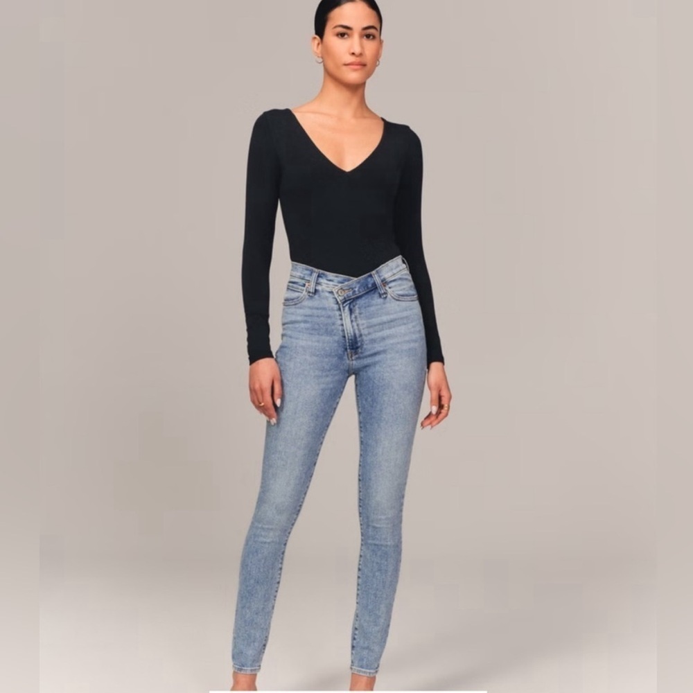 Abercrombie Super Skinny Ankle High Rise Medium Wash Jeans Women’s Size 25S NWT
